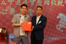 萬眾期待的抽獎環節開始，各幸運兒歡天喜地上台領取獎品