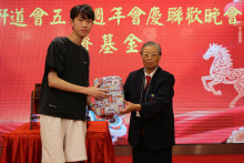 萬眾期待的抽獎環節開始，各幸運兒歡天喜地上台領取獎品