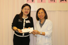 抽獎環節由各嘉賓主持抽獎，各幸運兒歡天喜地領取獎品