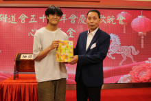 萬眾期待的抽獎環節開始，各幸運兒歡天喜地上台領取獎品