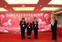 心齋主要負責人上台向來賓祝酒