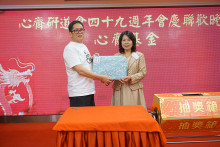 萬眾期待的抽獎環節開始，各幸運兒歡天喜地上台領取獎品