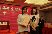 萬眾期待的抽獎環節開始，各幸運兒歡天喜地上台領取獎品