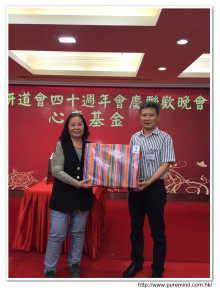 萬眾期待的抽獎環節開始，各幸運兒歡天喜地上台領取獎品。